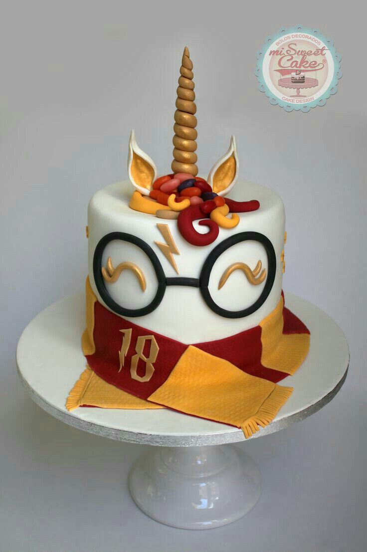 Gâteau licorne Harry Potter à écharpe rouge et jaune vegan et sans